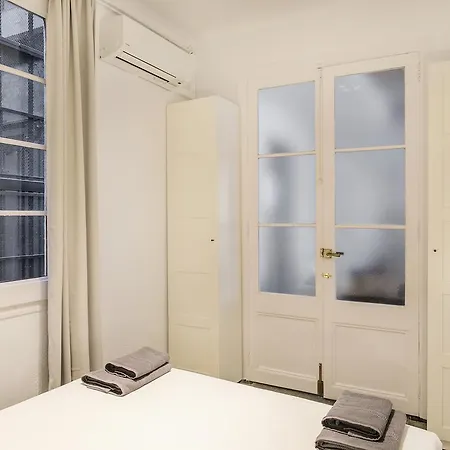 Large And Catalonia Square Apartment Barcelona