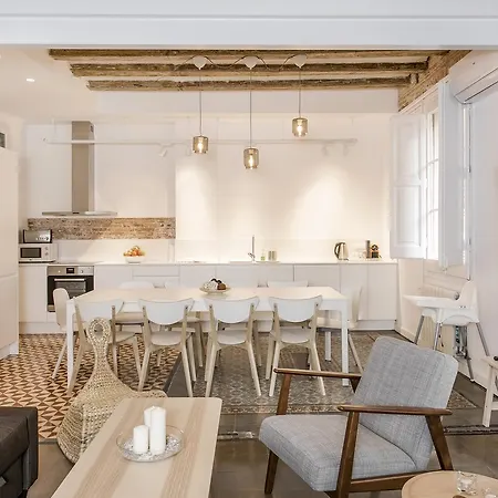 Large And Catalonia Square Apartment Barcelona
