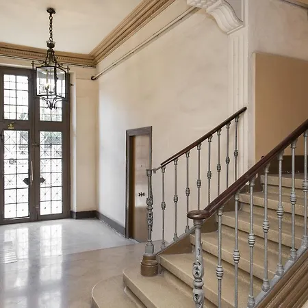 Large And Catalonia Square Apartment Barcelona