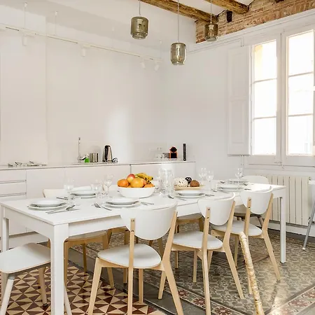Large And Catalonia Square Apartment