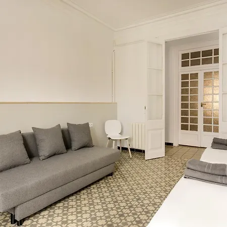 Large And Catalonia Square Apartment Barcelona