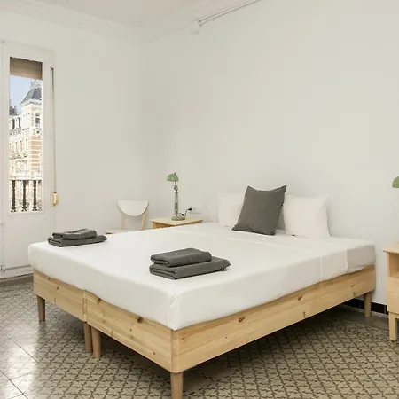 Large And Catalonia Square Apartment Barcelona